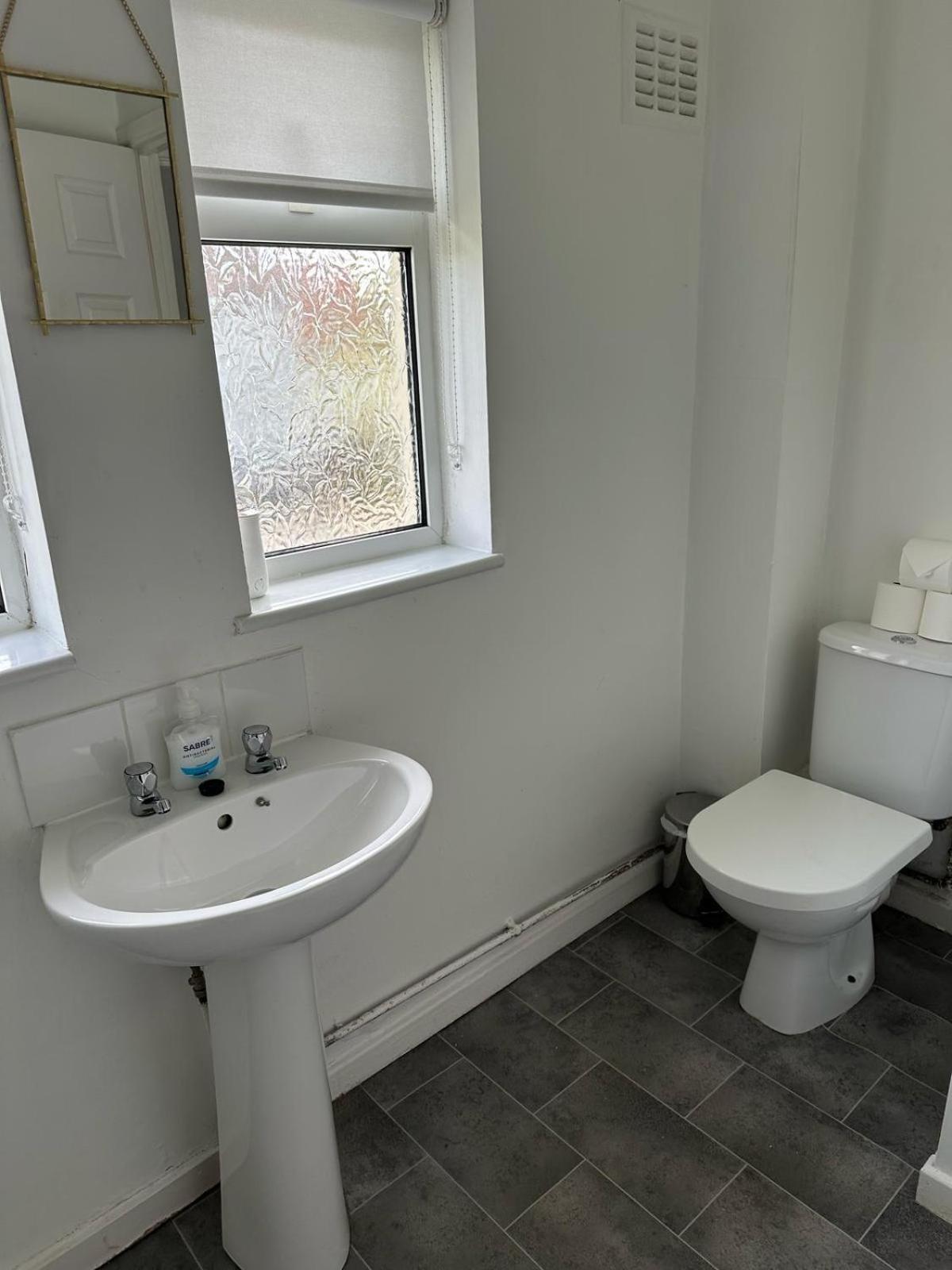 House Number 8 Sleeps Up To 6 People With Smart Tvs In Every Room Wellington (Shropshire) Exterior foto